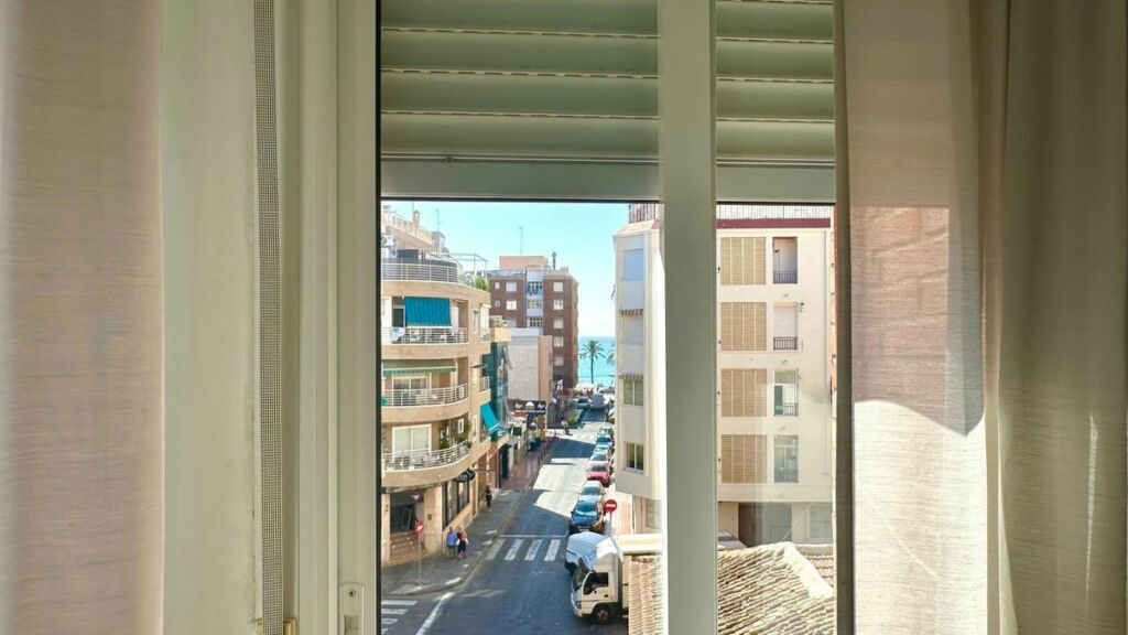 Middle Floor Apartment Torrevieja Alicante - image 16