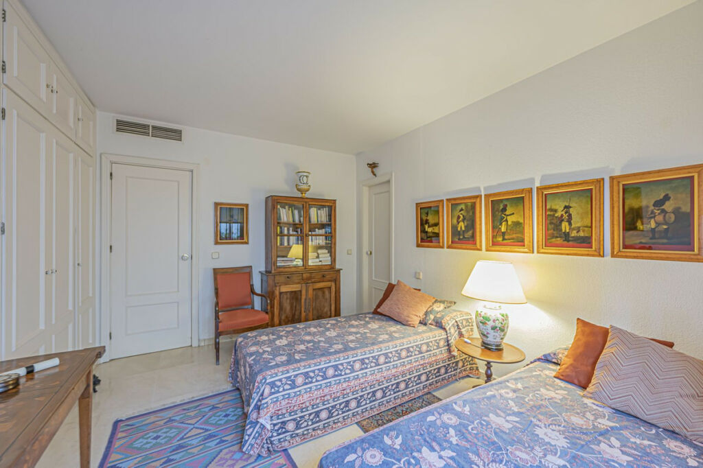 Townhouse Nueva Andalucía Málaga - image 16