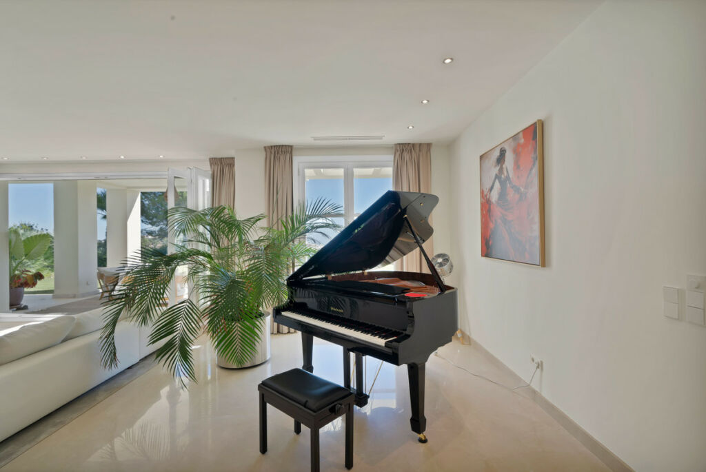 Detached Villa La Zagaleta Málaga - image 16