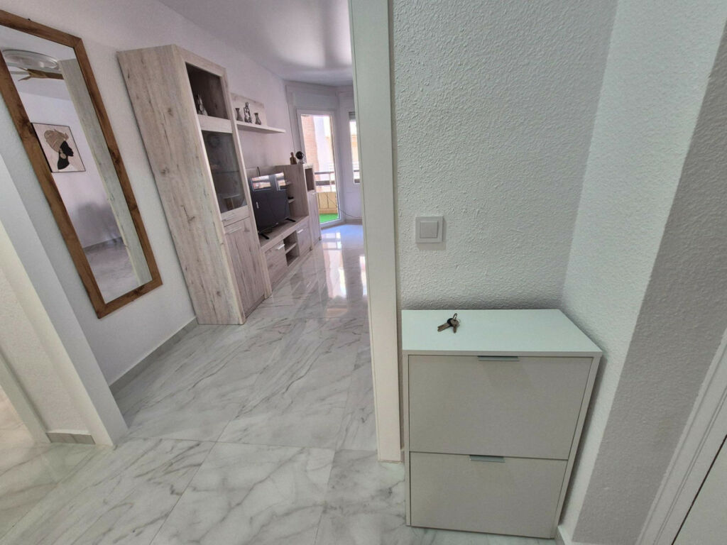 Middle Floor Apartment Torrevieja Alicante - image 16