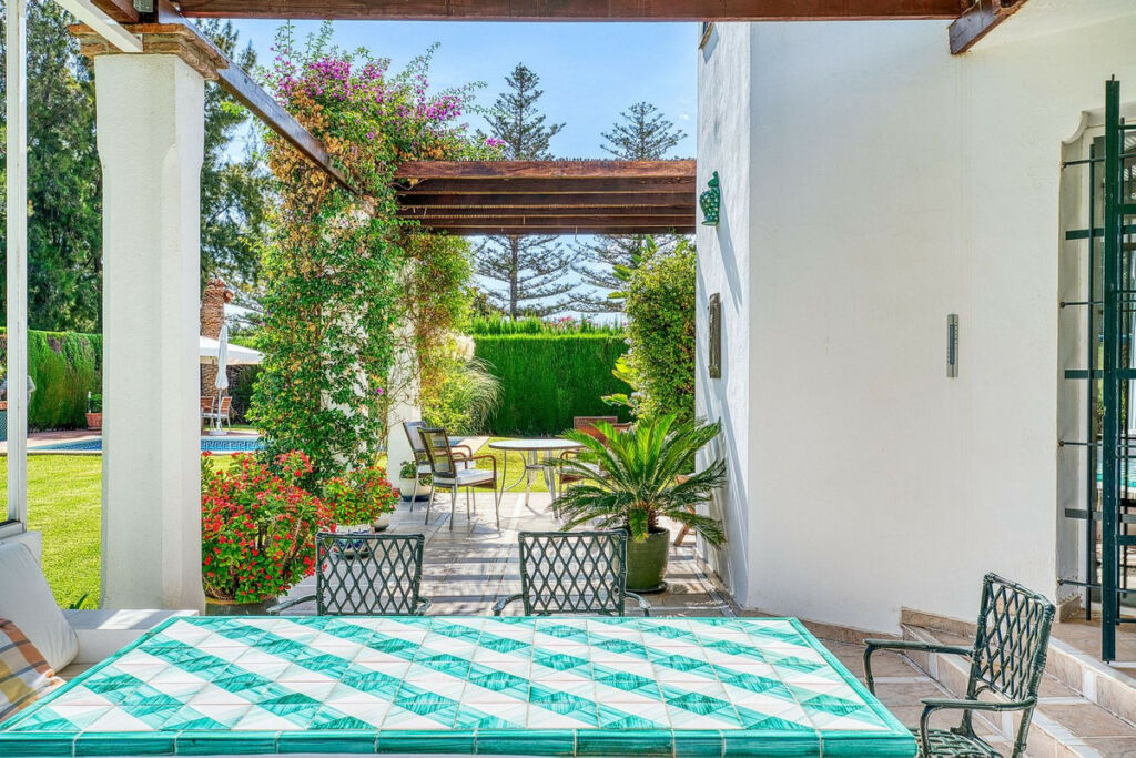 Detached Villa Nueva Andalucía Málaga - image 16