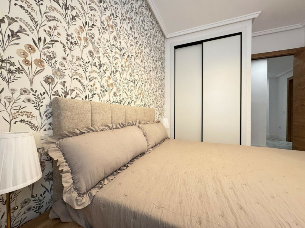 Middle Floor Apartment Torrevieja Alicante - image 16