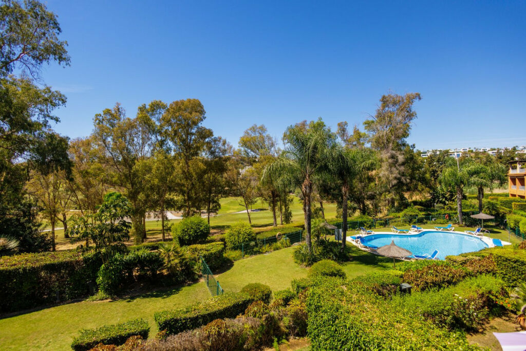 Middle Floor Apartment Estepona Málaga - image 16