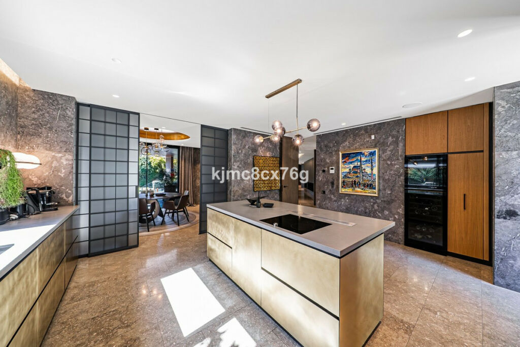 Detached Villa Guadalmina Baja Málaga - image 16