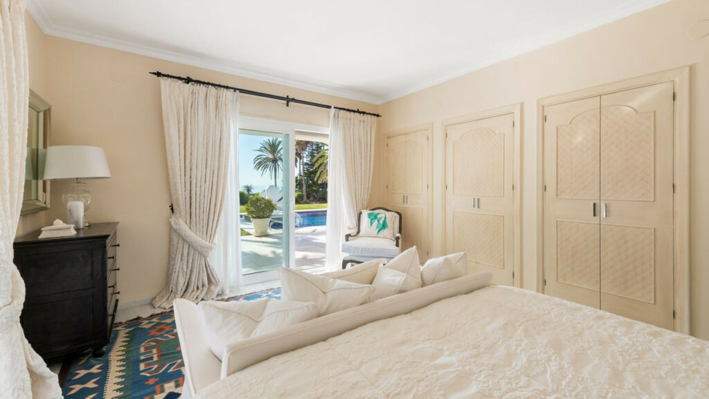 Detached Villa Los Monteros Málaga - image 16