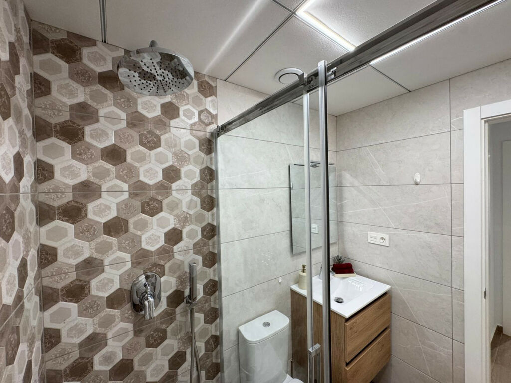 Middle Floor Apartment Torrevieja Alicante - image 16