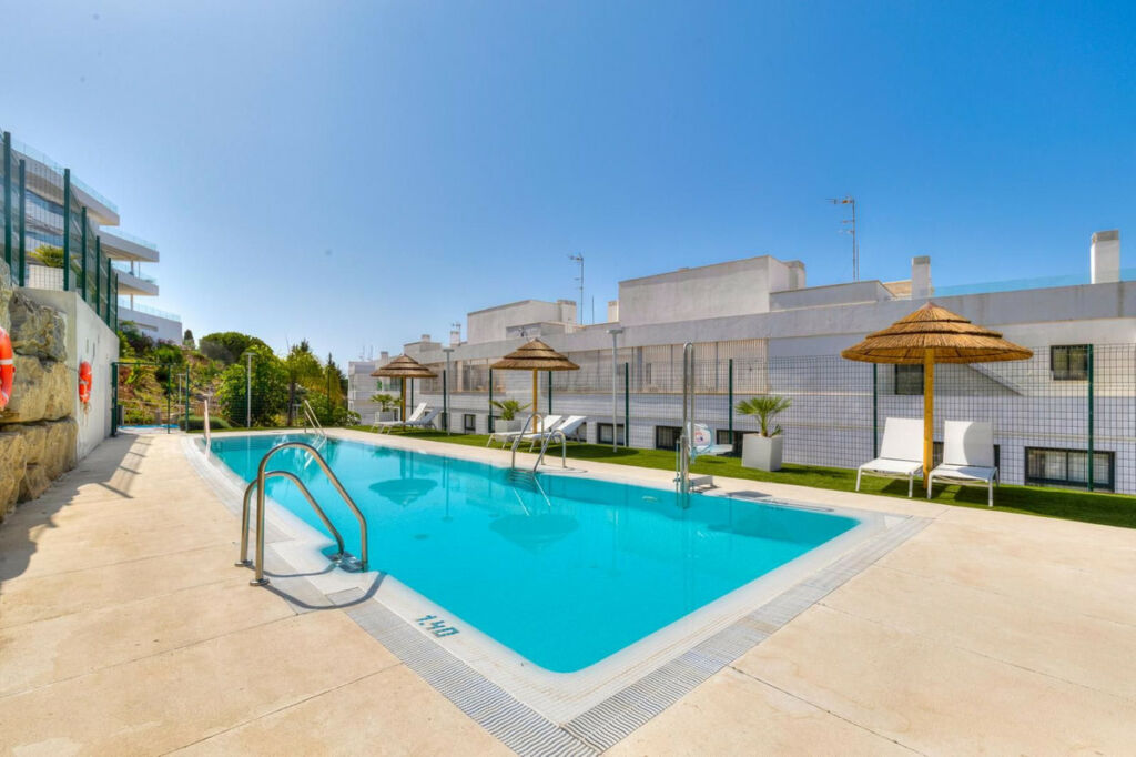 Middle Floor Apartment Estepona Málaga - image 16