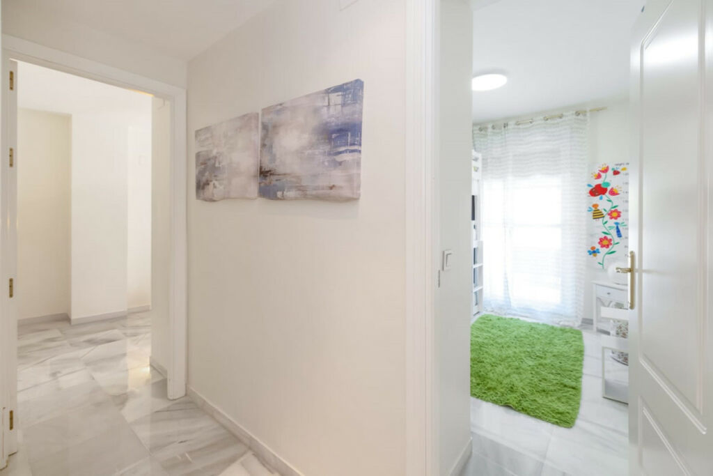 Middle Floor Apartment Nueva Andalucía Málaga - image 16