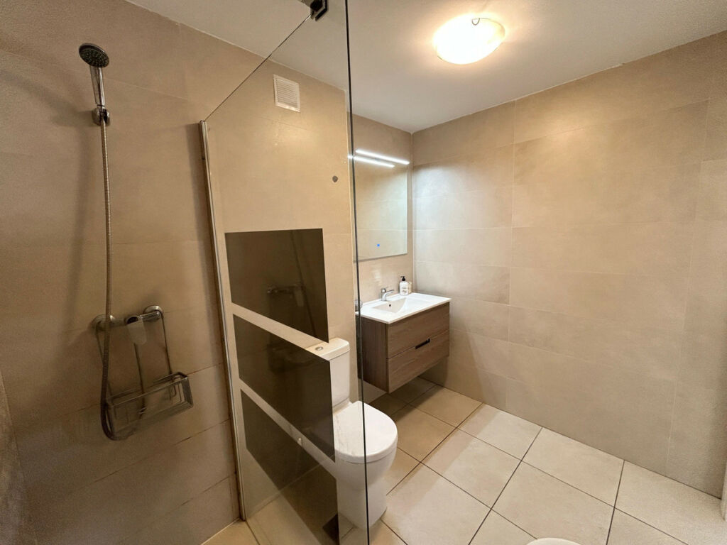 Middle Floor Apartment Nueva Andalucía Málaga - image 16