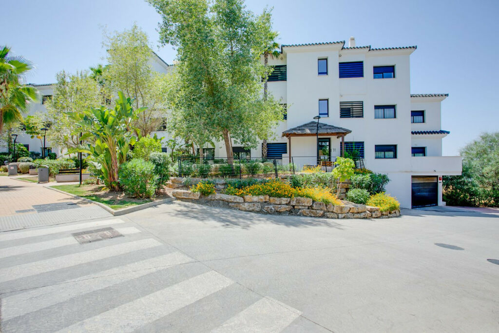Middle Floor Apartment Estepona Málaga - image 16