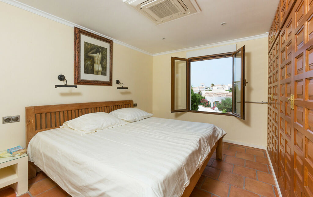 Detached Villa Cumbre del Sol Alicante - image 16