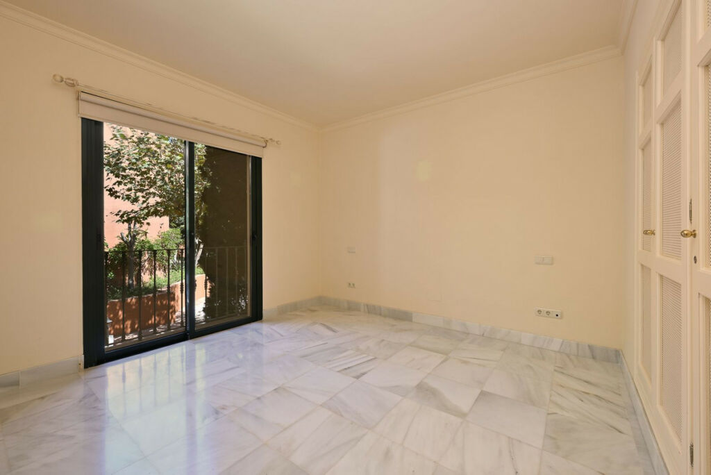 Middle Floor Apartment Benahavís Málaga - image 18