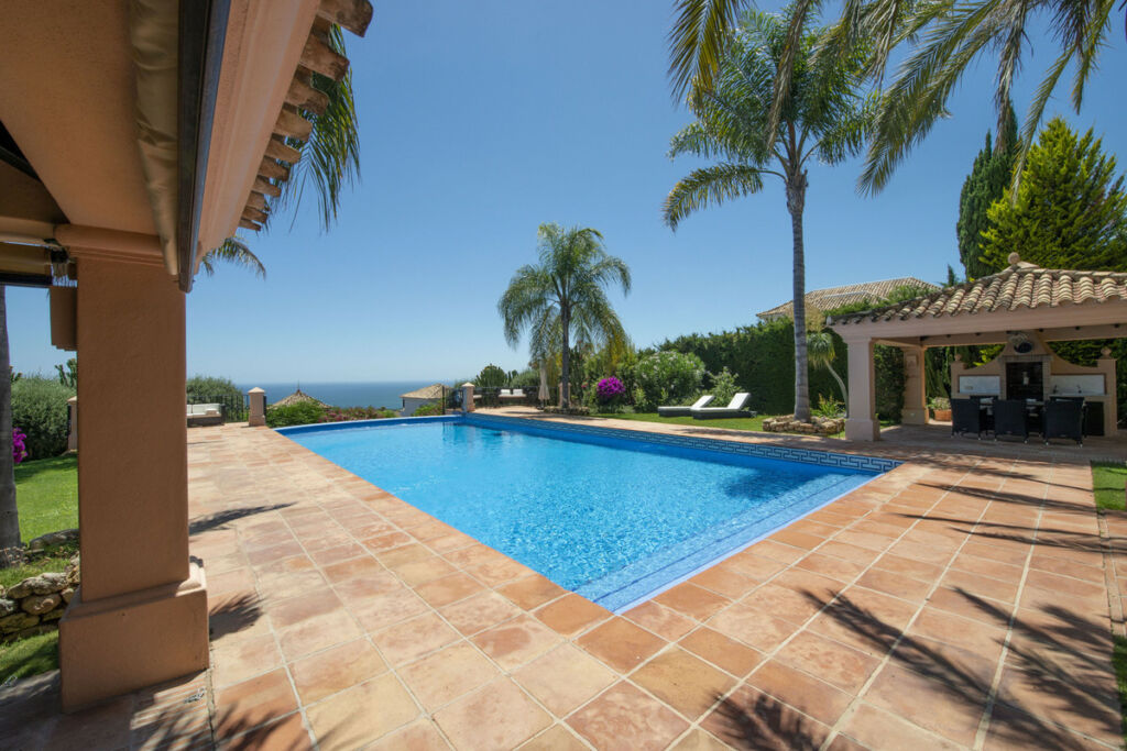 Detached Villa Sierra Blanca Málaga - image 16