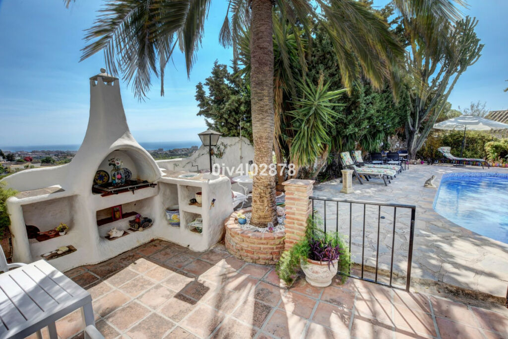 Detached Villa Benalmadena Pueblo Málaga - image 16
