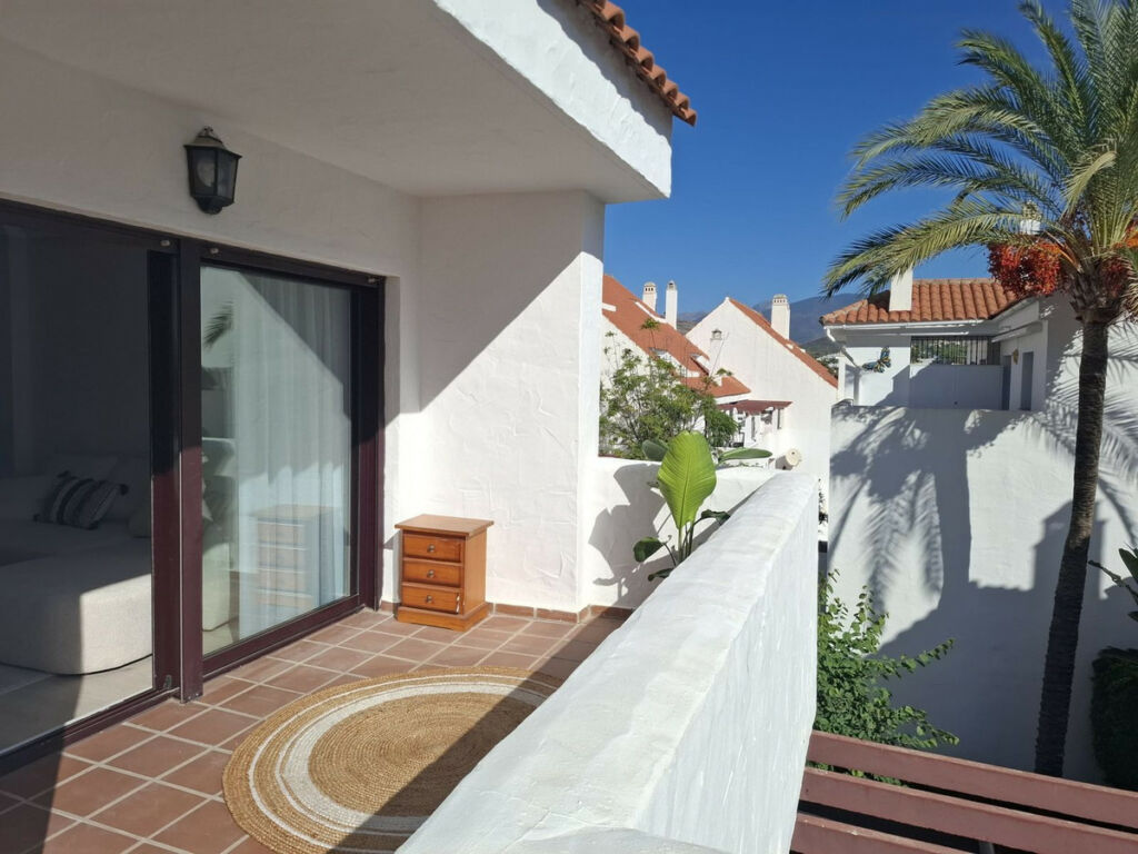 Middle Floor Apartment Nueva Andalucía Málaga - image 17