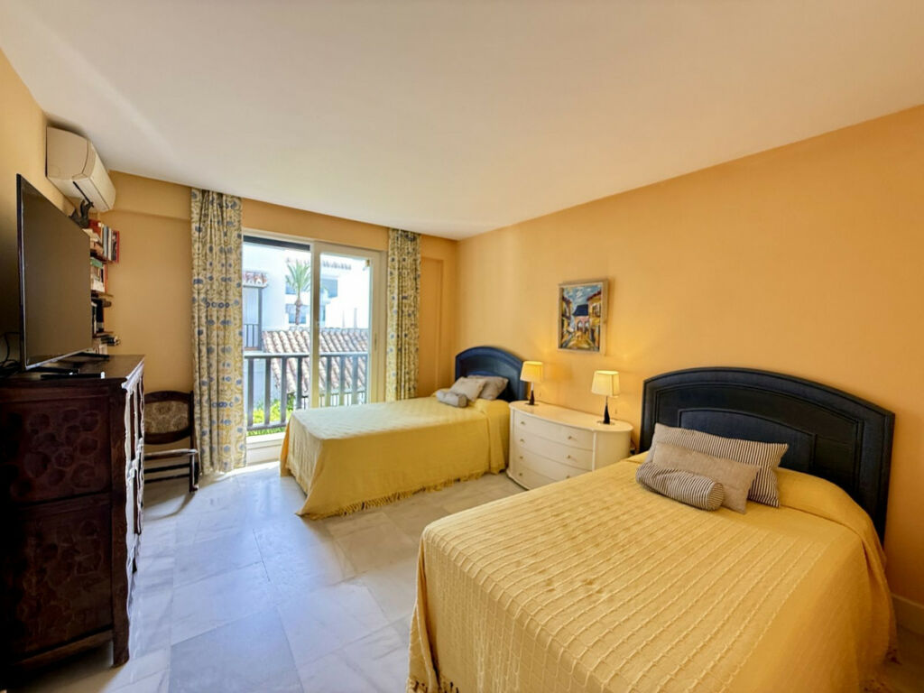Semi-Detached House The Golden Mile Málaga - image 16