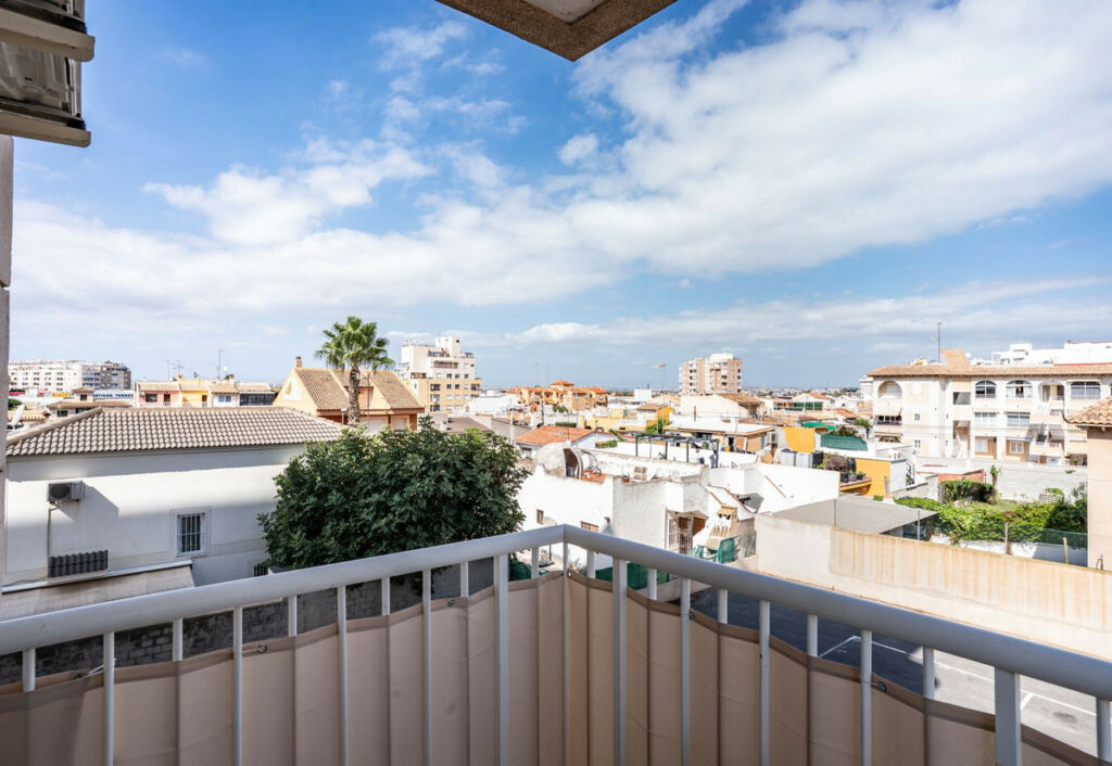 Middle Floor Apartment Torrevieja Alicante - image 16