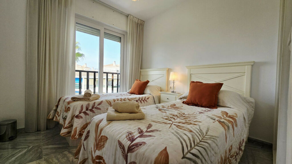 Middle Floor Apartment Nueva Andalucía Málaga - image 16