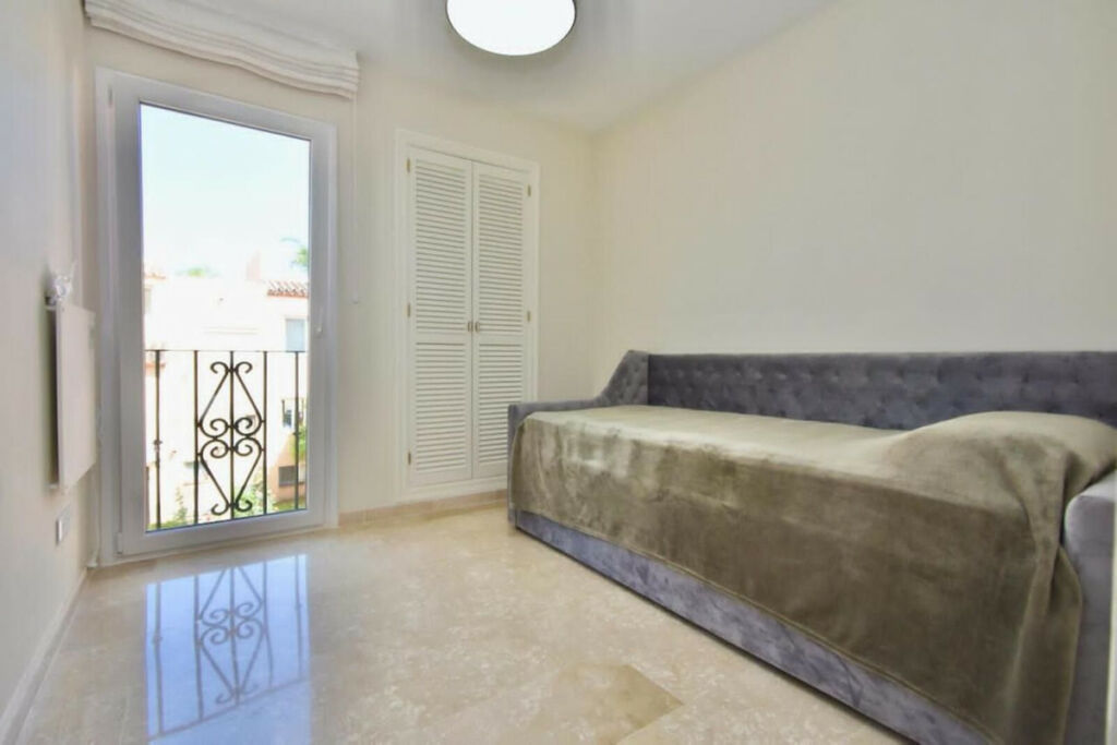 Townhouse Nueva Andalucía Málaga - image 16