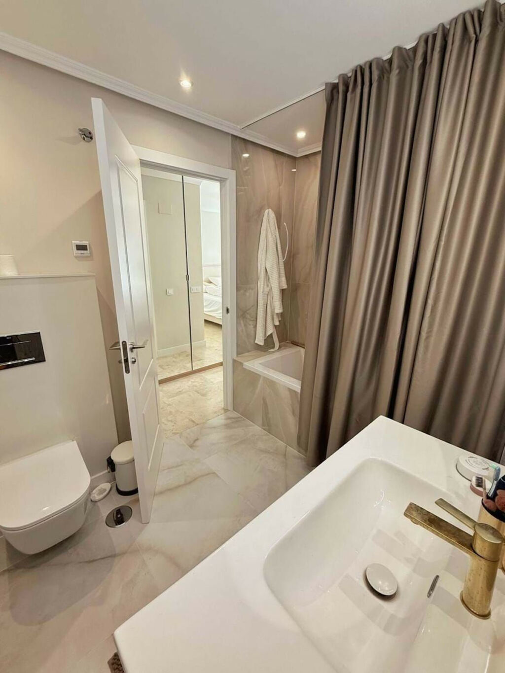 Middle Floor Apartment Selwo Málaga - image 16