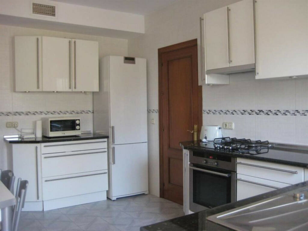 Detached Villa Nueva Andalucía Málaga - image 16