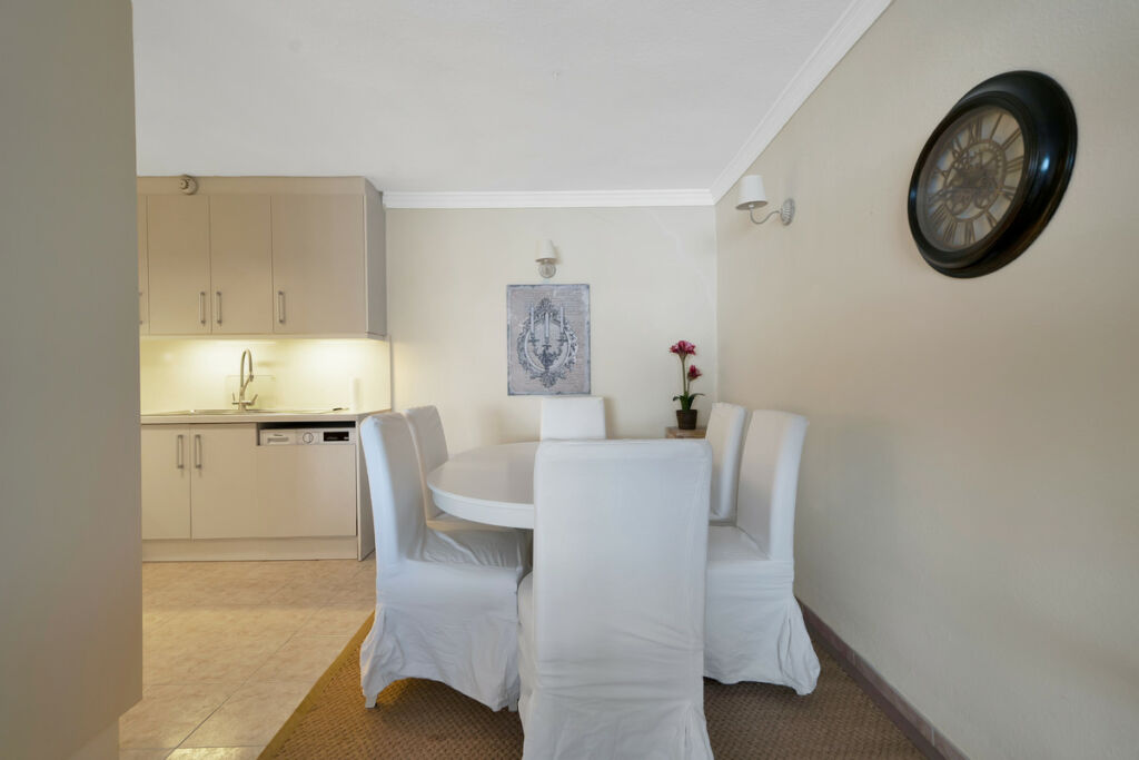 Middle Floor Apartment Estepona Málaga - image 16