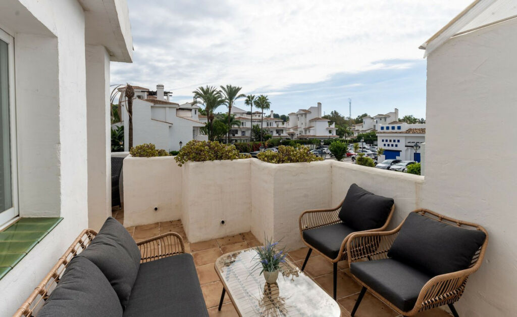 Middle Floor Apartment Nueva Andalucía Málaga - image 16