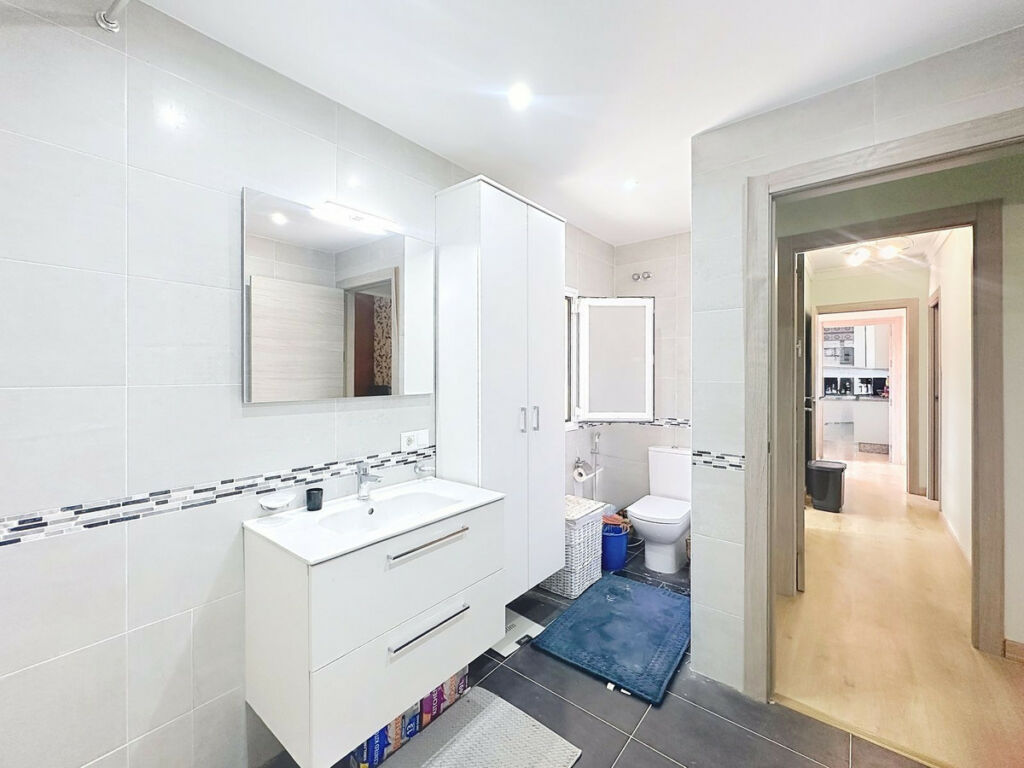 Detached Villa Estepona Málaga - image 17