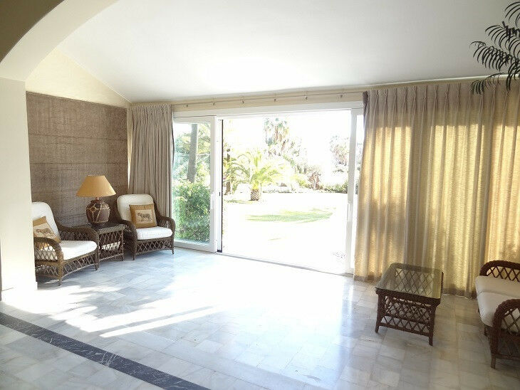 Detached Villa Estepona Málaga - image 9
