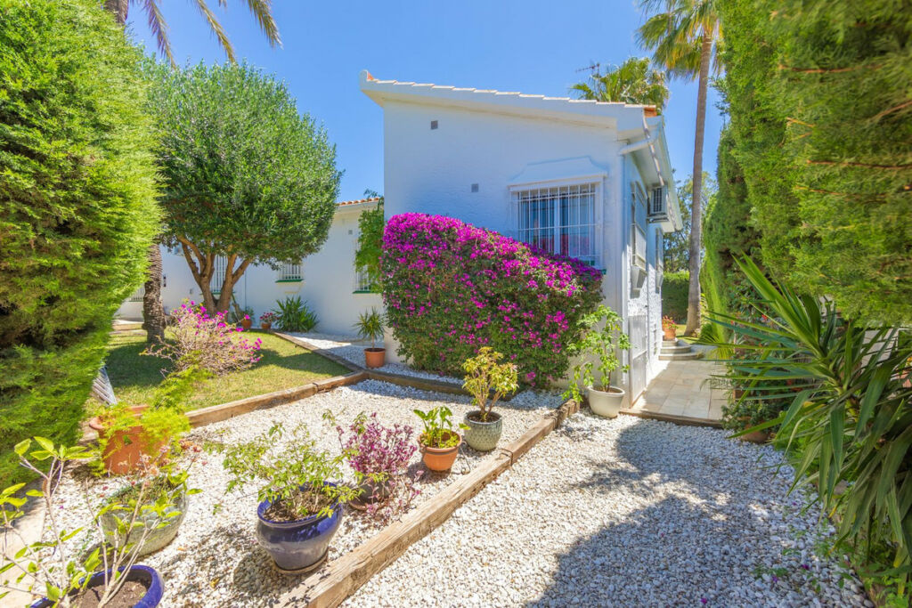 Detached Villa Guadalmina Alta Málaga - image 17