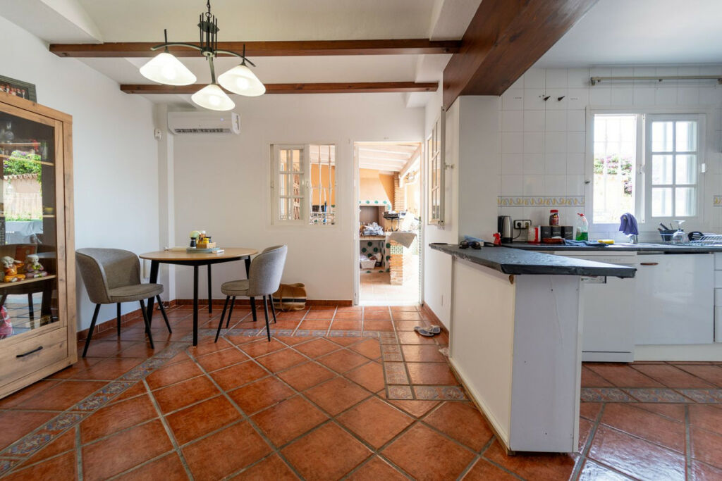 Detached Villa Fuengirola Málaga - image 17