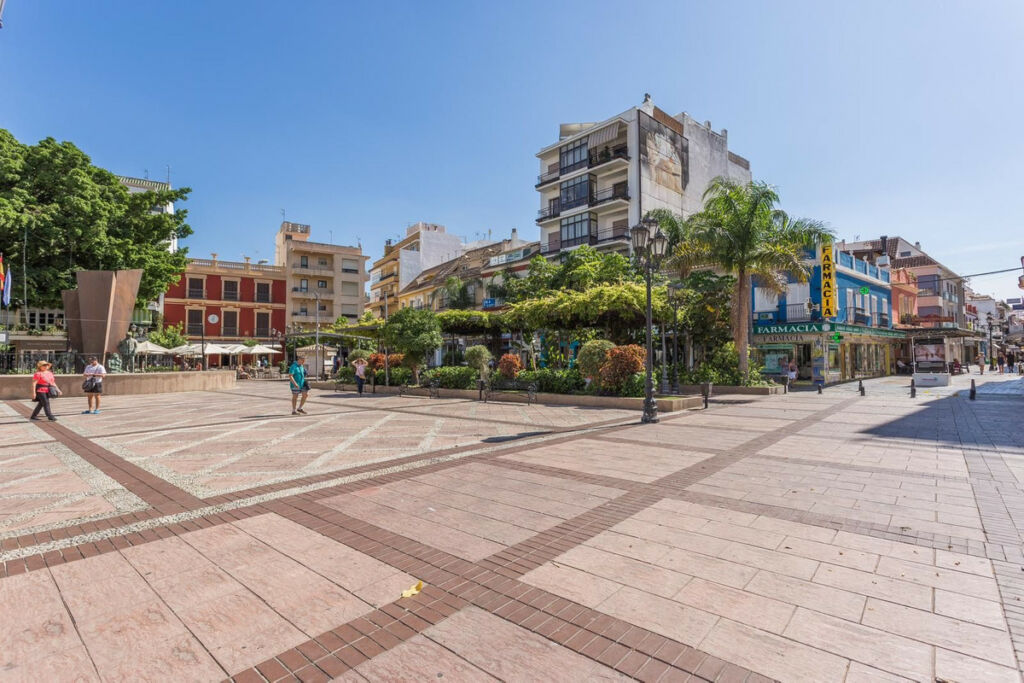 Middle Floor Apartment Fuengirola Málaga - image 17