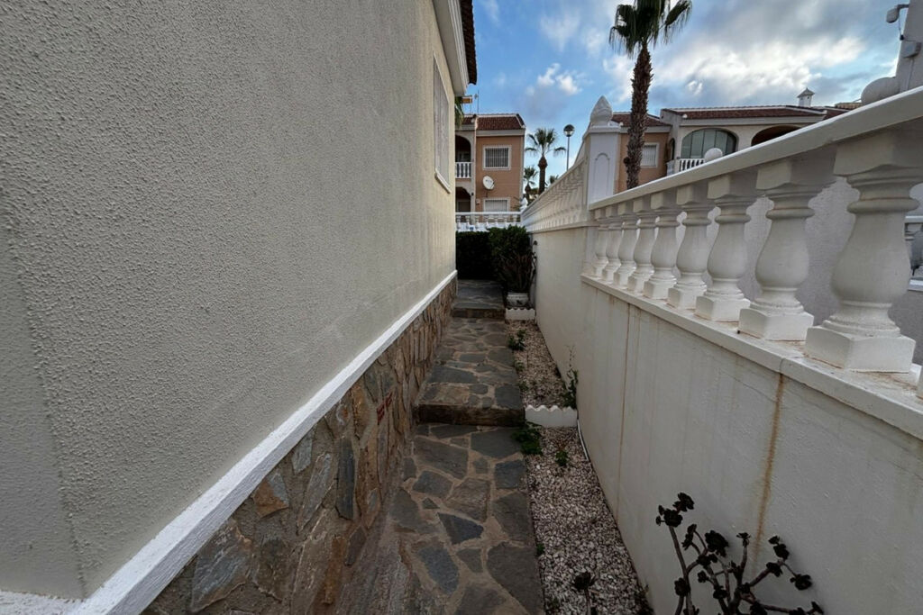 Semi-Detached House Dona Pepa Alicante - image 17