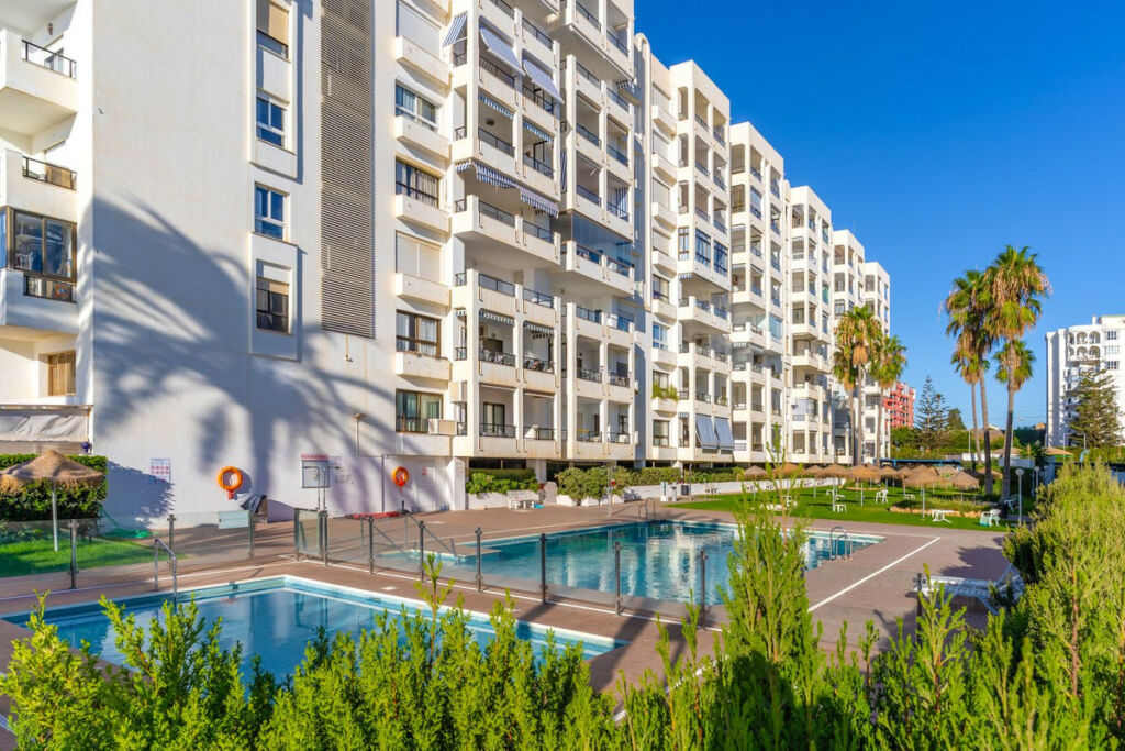 Middle Floor Apartment Fuengirola Málaga - image 17