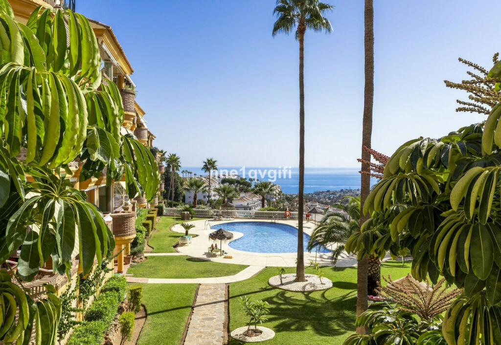 Middle Floor Apartment Calahonda Málaga - image 17