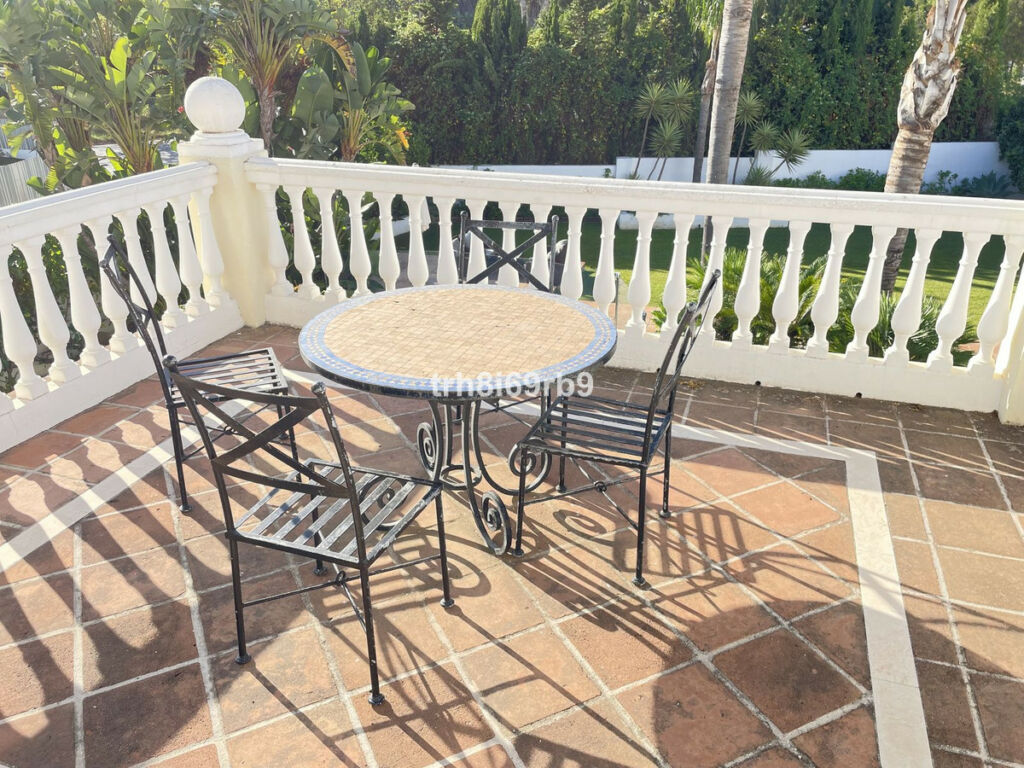 Detached Villa New Golden Mile Málaga - image 17