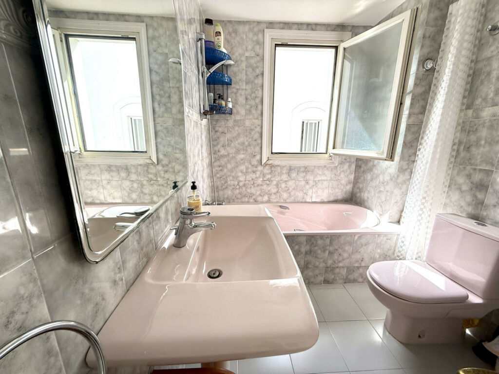 Semi-Detached House The Golden Mile Málaga - image 17