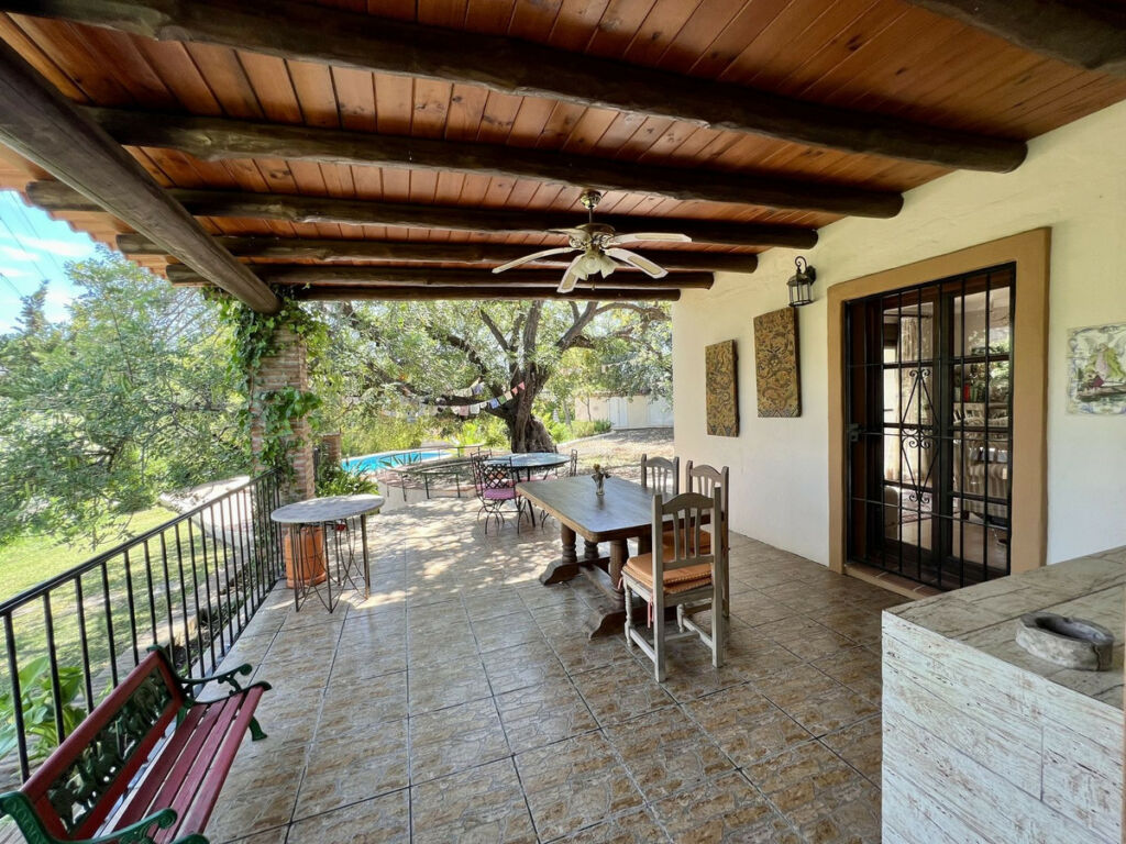 Detached Villa Estepona Málaga - image 17