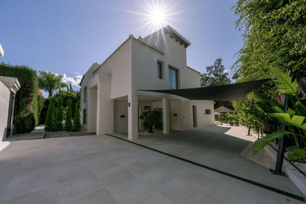 Detached Villa Nueva Andalucía Málaga - image 17