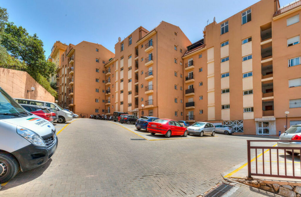 Middle Floor Apartment Fuengirola Málaga - image 17