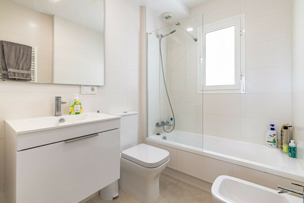 Middle Floor Apartment Estepona Málaga - image 17