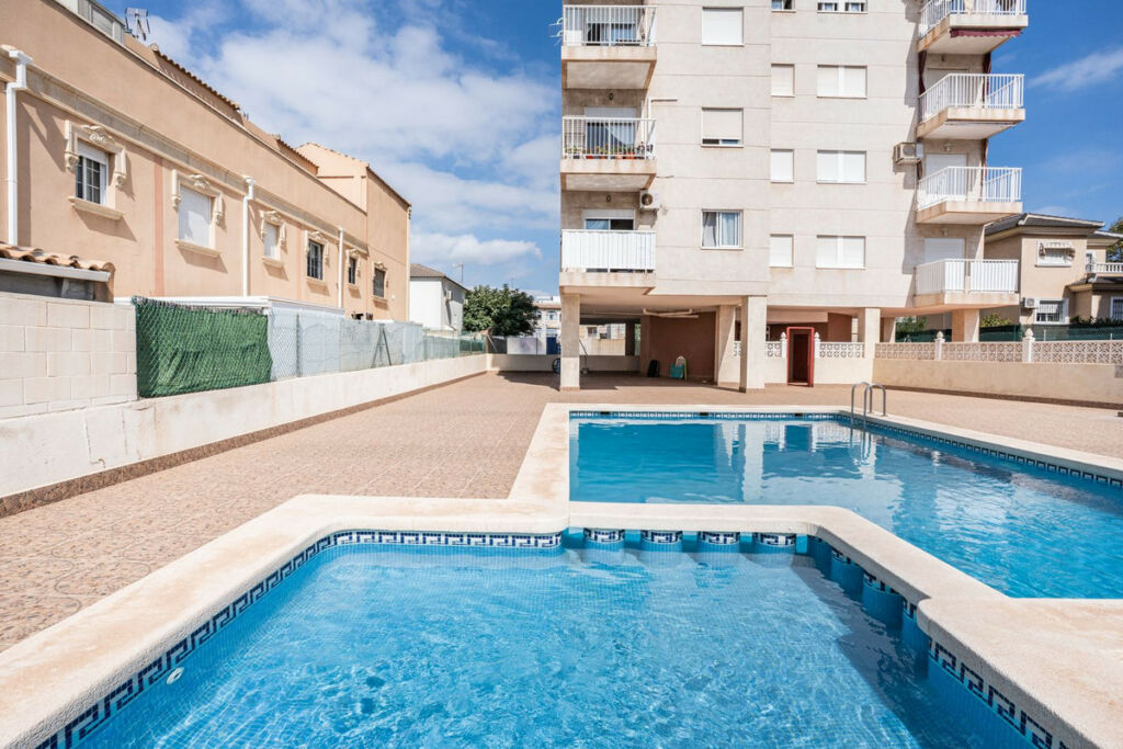 Middle Floor Apartment Torrevieja Alicante - image 17