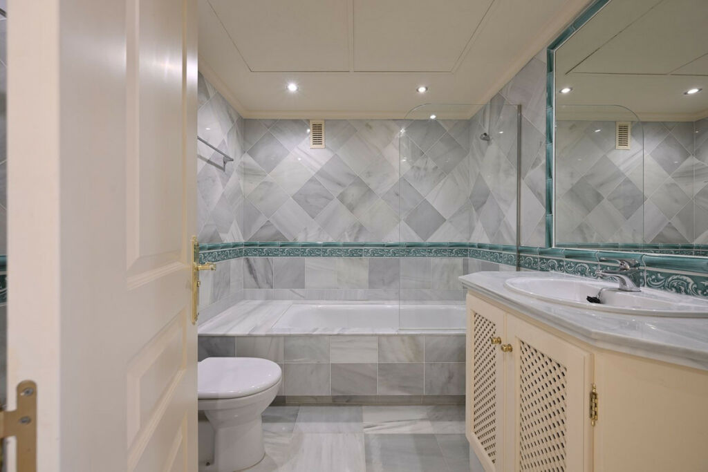 Middle Floor Apartment Benahavís Málaga - image 19