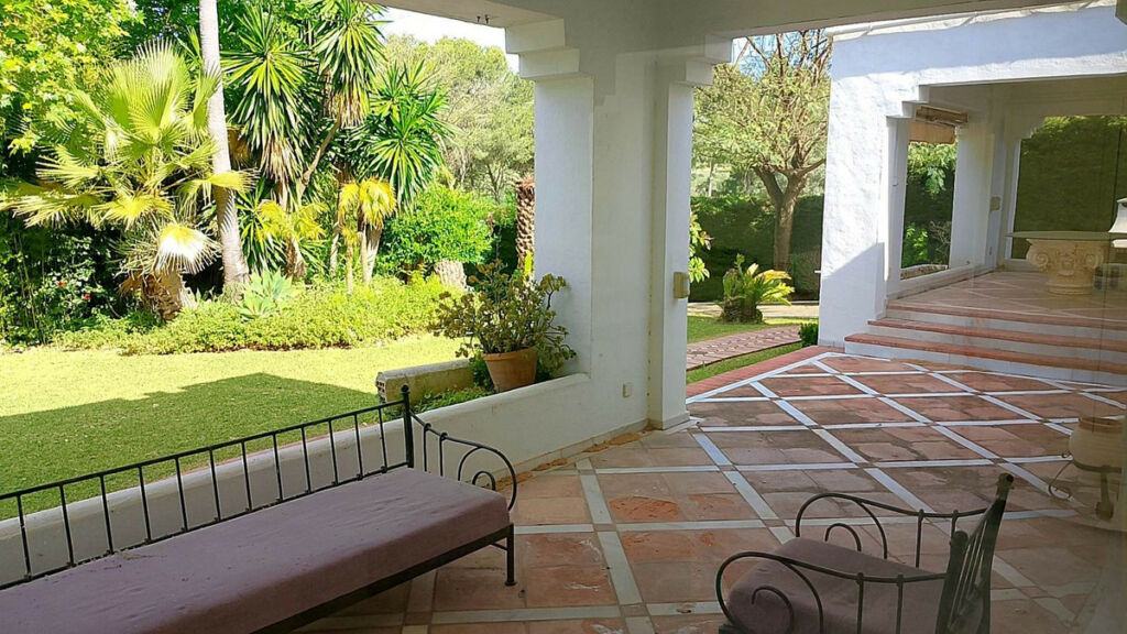 Detached Villa El Paraiso Málaga - image 17