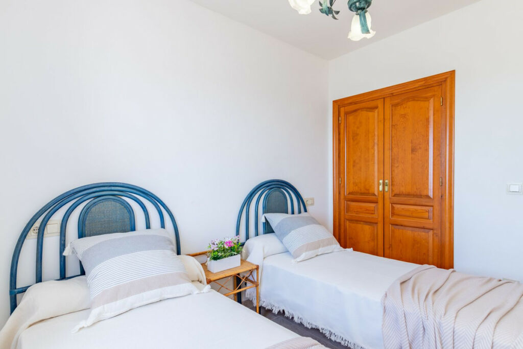 Detached Villa Moraira Alicante - image 17