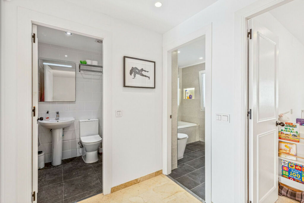 Townhouse Manilva Málaga - image 17