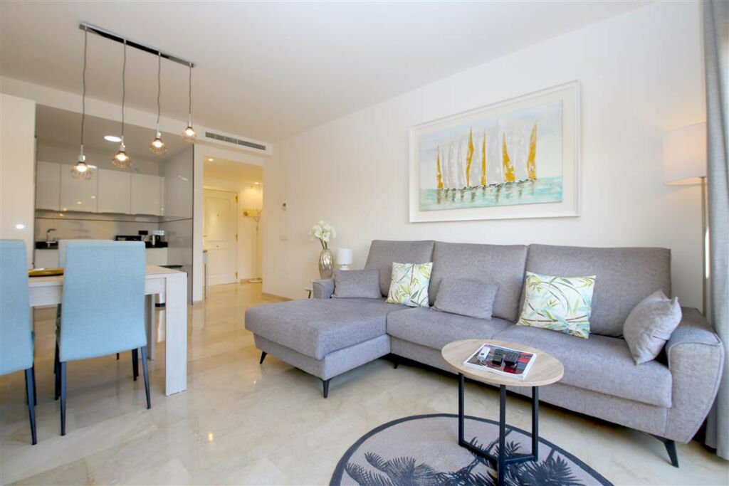 Middle Floor Apartment Estepona Málaga - image 17