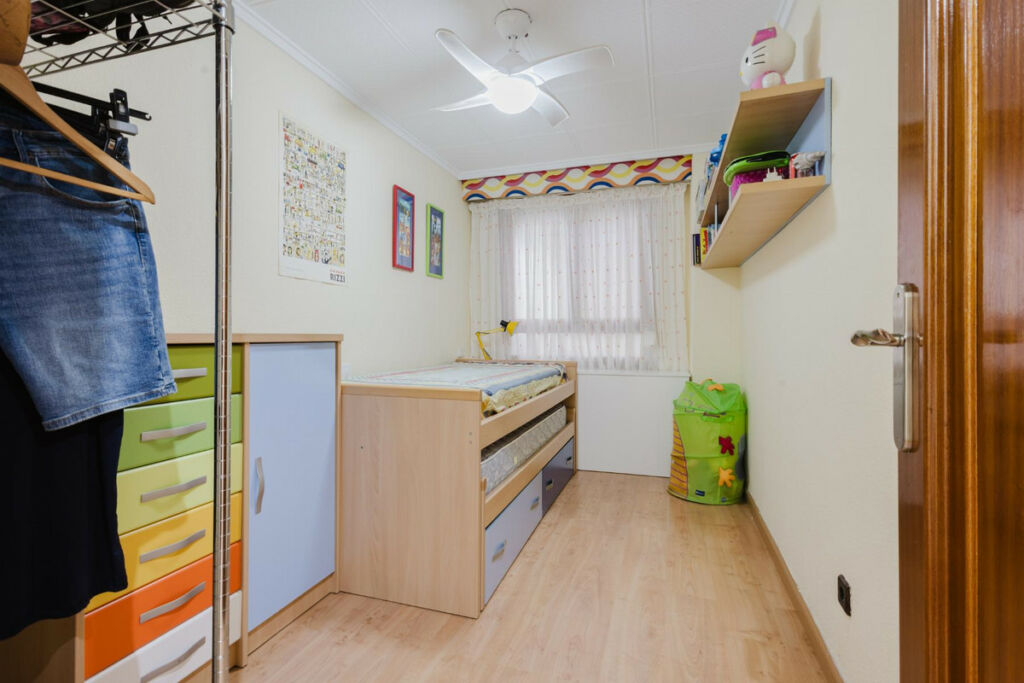 Middle Floor Apartment Torrevieja Alicante - image 17