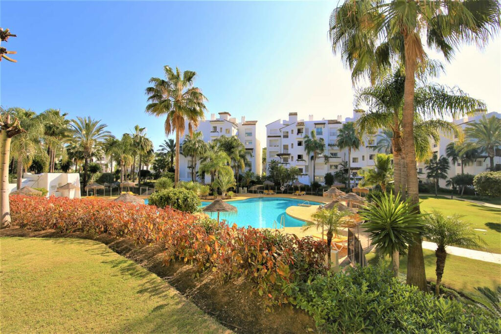Middle Floor Apartment Estepona Málaga - image 17