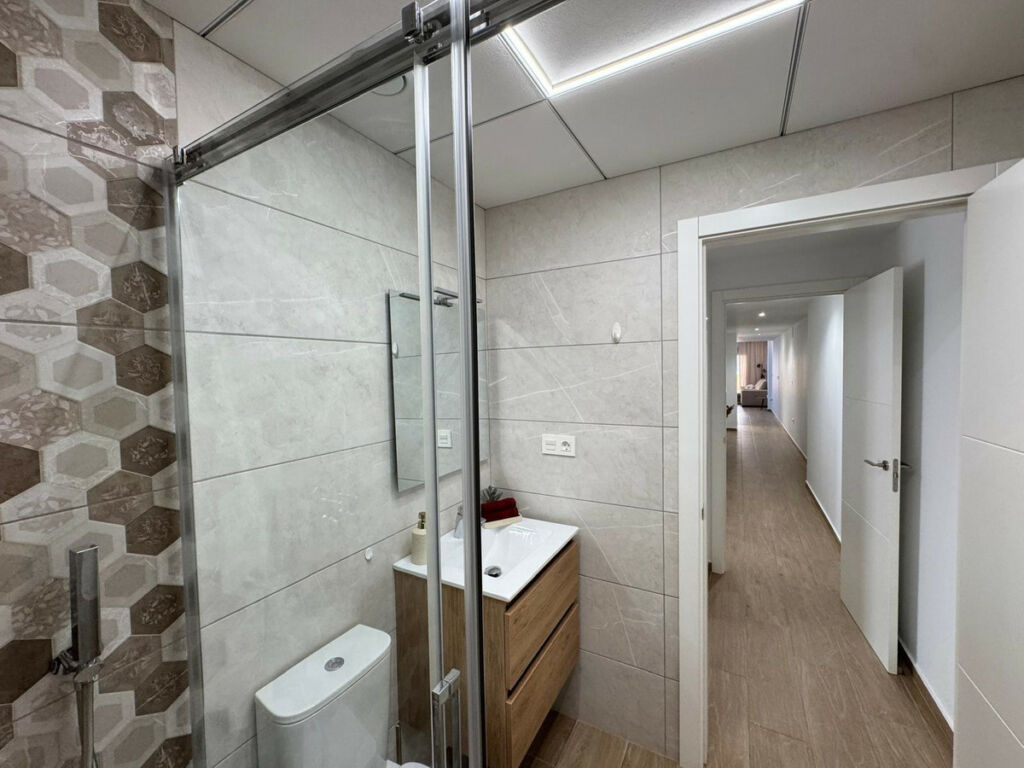 Middle Floor Apartment Torrevieja Alicante - image 17
